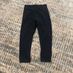 Lululemon align 21 crop in size 4 Melanite